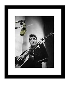 Elvis Presley 8x10 rara stampa fotografica con chitarra acustica studio di registrazione rock - Foto 1 di 2