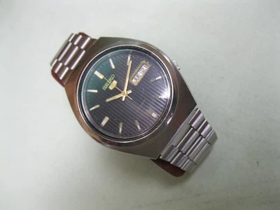 Seiko 5 Automatic Black Dail  Men's Watch 17J Stainless steel 7009A Date Day - Image 1 of 4