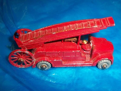 Matchbox 9A Dennis Fire escape engine - Image 1 of 4