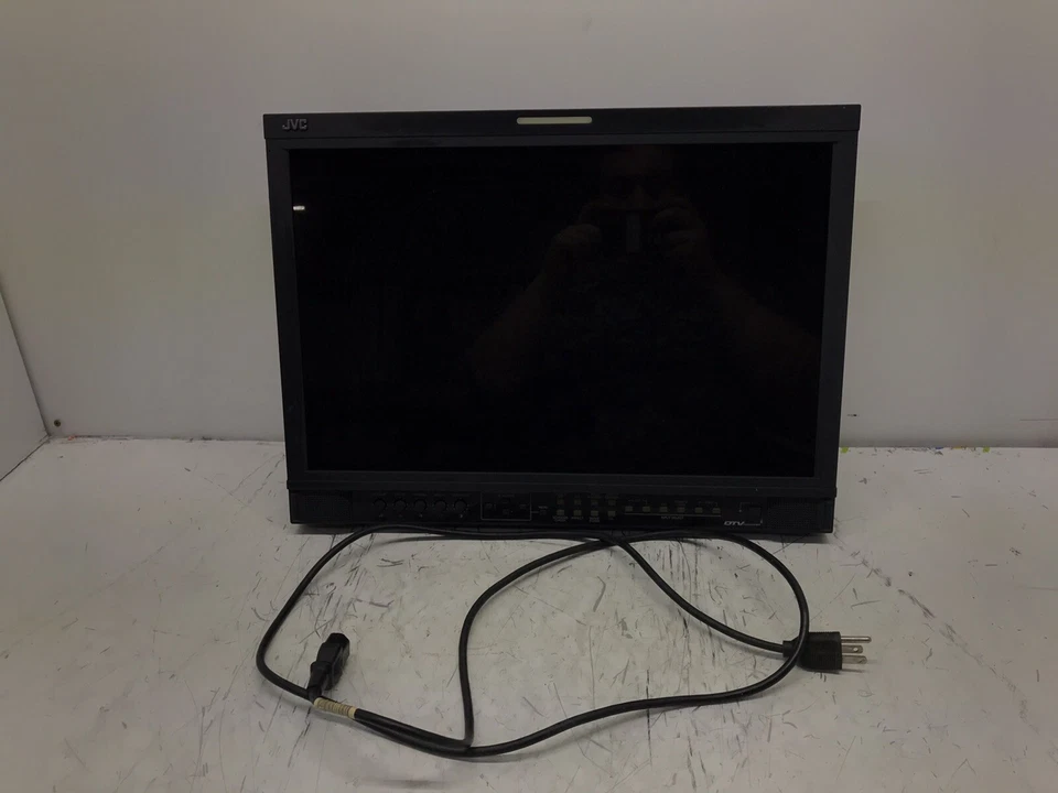 JVC DT-V20l3D 20-HD Monitor Tested with Power cable - Image 1 of 4