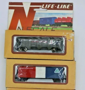 Life-Like N Scale Bangor and Aroostook Boxcar & Koppers Plastic Covered Hopper - Picture 1 of 9