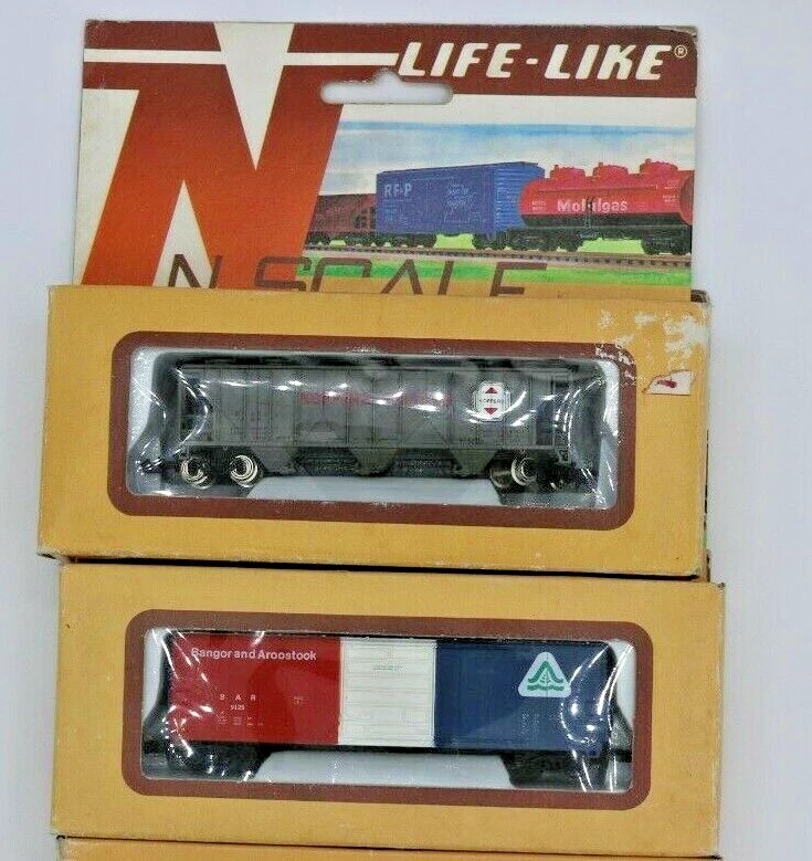 Life-Like N Scale Bangor and Aroostook Boxcar & Koppers Plastic Covered Hopper - Image 1 of 4