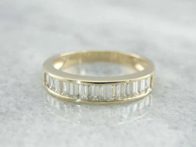 Conjunto de anillo de banda de canal de diamantes simulados baguette de 1,00 quilates enchapado en oro amarillo Foto 1 de 4