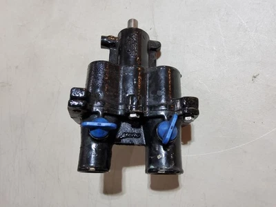 MERCRUISER BRASS SEA WATER PUMP P/N 8M0139995, 8M0122655, 8M0137216 - Image 1 of 4