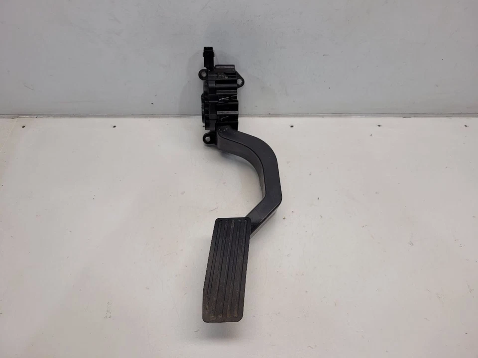 Jeep Cherokee 2015 (2,4 L/AT) pedal acelerador - DBW/conducción por cable Foto 1 de 4