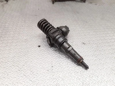 Inyector de combustible diésel Volkswagen Golf IV 2001 038130073AQ 74 kW DEV477433 Foto 1 de 4