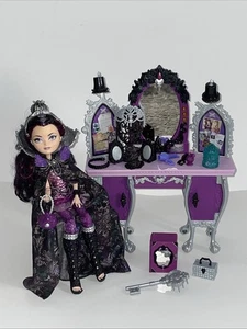 Juego de tocador Ever After High Raven Queen Destiny - Accesorios de ropa para muñecas - Imagen 1 de 13