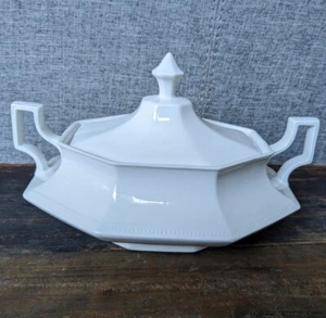 Vintage Johnson Brothers Heritage Oval Covered Vegetable Dish with Lid - Picture 1 of 7