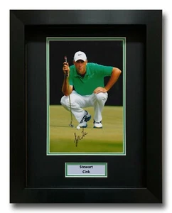 STEWART CINK HAND SIGNED FRAMED PHOTO DISPLAY - GOLF AUTOGRAPH. - Bild 1 von 1