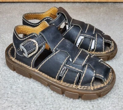 Sandálias de couro preto Dr. Martens infantil tamanho 10 feitas na Inglaterra 6446 - Imagem 1 de 4