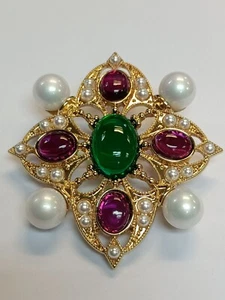 Hermoso Broche Prendedor Estilo Vintage Filigrana Dorado Pl Blanco Perlas Púrpura Cabujón - Imagen 1 de 4