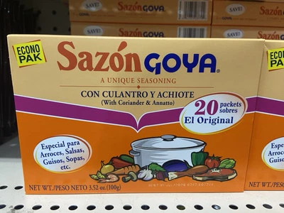 Goya Sazon Con Culantro Y Achiote, 20 pacotes/sobres - 3,5 oz (2 pacotes) - Imagem 1 de 3