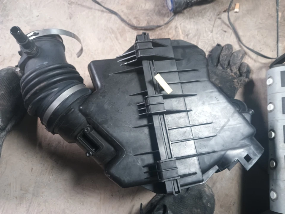 Carcasa de filtro de aire para Ford Fusion 2007 2,4 Foto 1 de 1