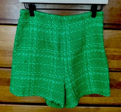 Pantalones Cortos Zara Verde Boucle Tweed Cintura Alta Sin Bolsillos Pequeños Foto 1 de 4