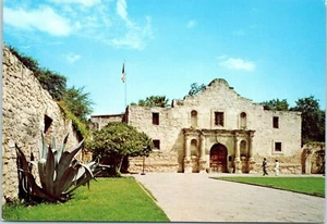 The Alamo Originally Mission San Antonio de Valero Founded 1718 Texas Postcard - Picture 1 of 2