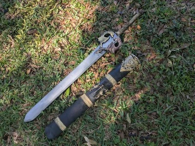 Espada y vaina TwinDragons de espuma EVA hecha a mano Foto 1 de 4