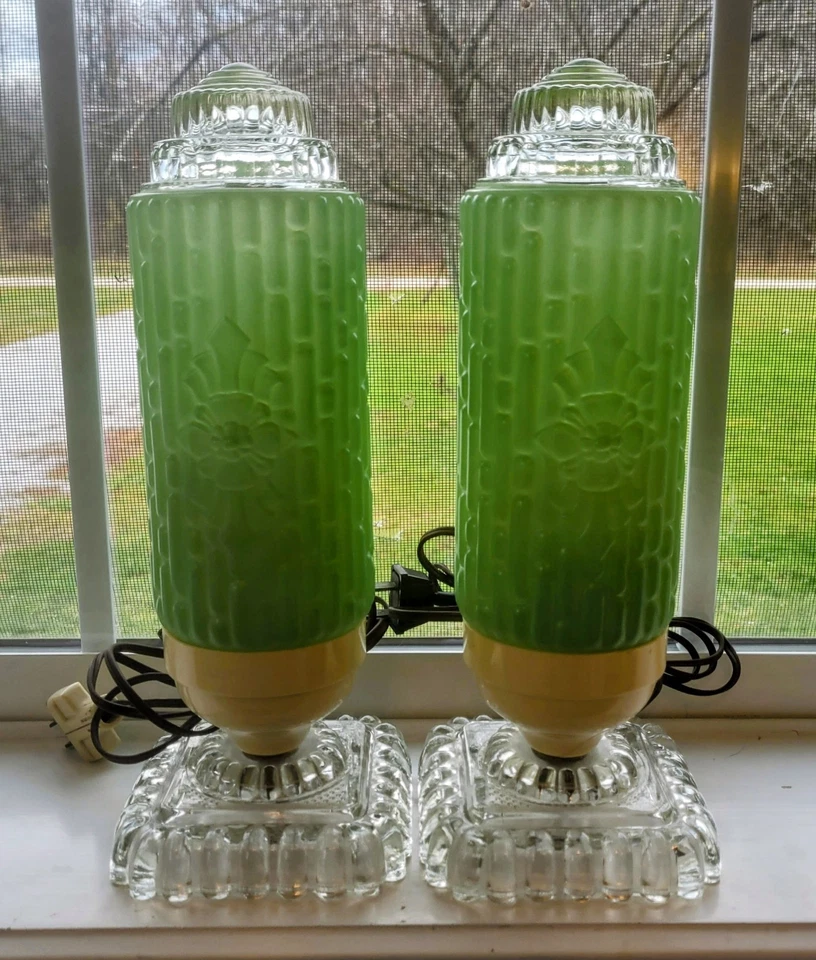 Vintage Art Deco Bullet Torpedo Skyscraper Glass Boudoir Table Lamp Working - Image 1 of 4