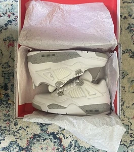 EU Größe 44 - Jordan 4 Retro Mid White Oreo - Bild 1 von 3