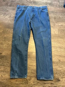 Wrangler Jeans Men's 42x32 Blue Cowboy Cut 13MWZ USA--actual is 38.5"x30.5" - Picture 1 of 7