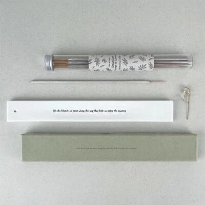 Porta incienso de porcelana del este de la India 'Son los amigos que conocemos... Caja de regalo Foto 1 de 3