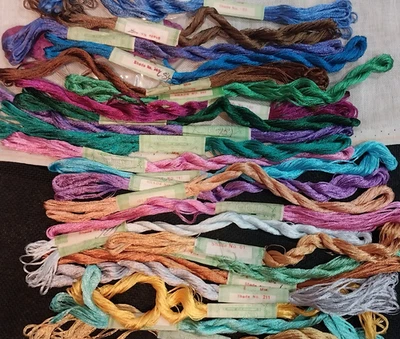 Lot27) CiFonda Art Silk (Silk/Rayon? ) Needlepoint/Cross-stitch/embroidery - Image 1 of 2