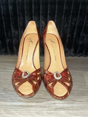 Salto peep toe Giuseppe Zanotti marrom crocodilo em relevo 36,5 - Imagem 1 de 3