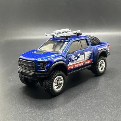 Ford F-150 Raptor 2017 camioneta pickup 4x4 edición personalizada 1/64 HW pilotos reales Foto 1 de 4