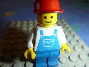 LEGO VINTAGE Minifig  6377  6541 Overalls Blue with Pocket, Blue Legs, Red Cap - Bild 1 von 2