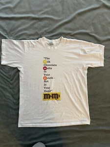 T-shirt vintage 1992 M&M's punto singolo bianca grande *macchia sulla manica* Cyrk Sport - Foto 1 di 7
