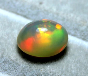 Ópalo etíope fuego llamativo completo en forma ovalada cabujón piedra preciosa 4,15 quilates - Imagen 1 de 9