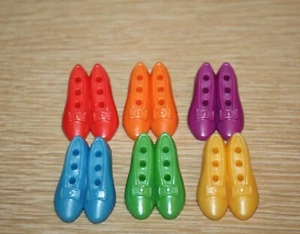 The Game Of LIFE Wizard Of Oz Board Game REPLACEMENT Ruby Slippers Set of 6 - Picture 1 of 3