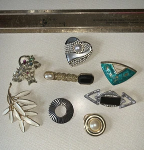 Konvolut 6 Vintage verschiedene bis Strass Broschen Anstecknadeln und zwei Clips - Bild 1 von 7
