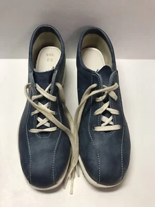 Vintage Excellent Condition Ladies Blue With White Bowling Shoes 6.5 - Picture 1 of 7