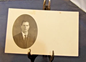 RPPC VINTAGE ANTIGUO FOTO REAL FOTO POSTAL HOMBRE OVALADO - Imagen 1 de 2
