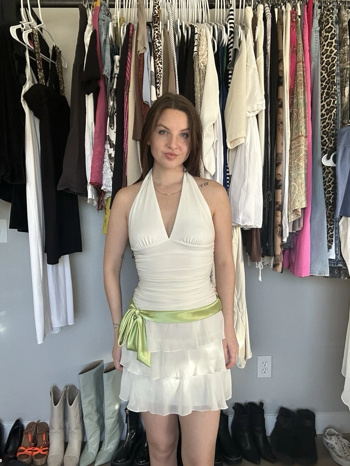 Mini Vestido Windsor Y2K Crema Halter Verde Satinado Lazo Talla 3/4 Volantes Fiesta Baile de graduación Foto 1 de 4