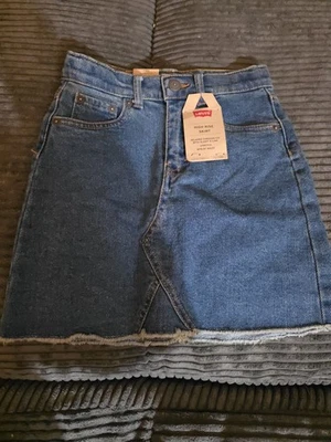 Falda vaquera elástica de tiro alto Levi’s Girls 7 R línea A dobladillo crudo cintura ajustable  Foto 1 de 4