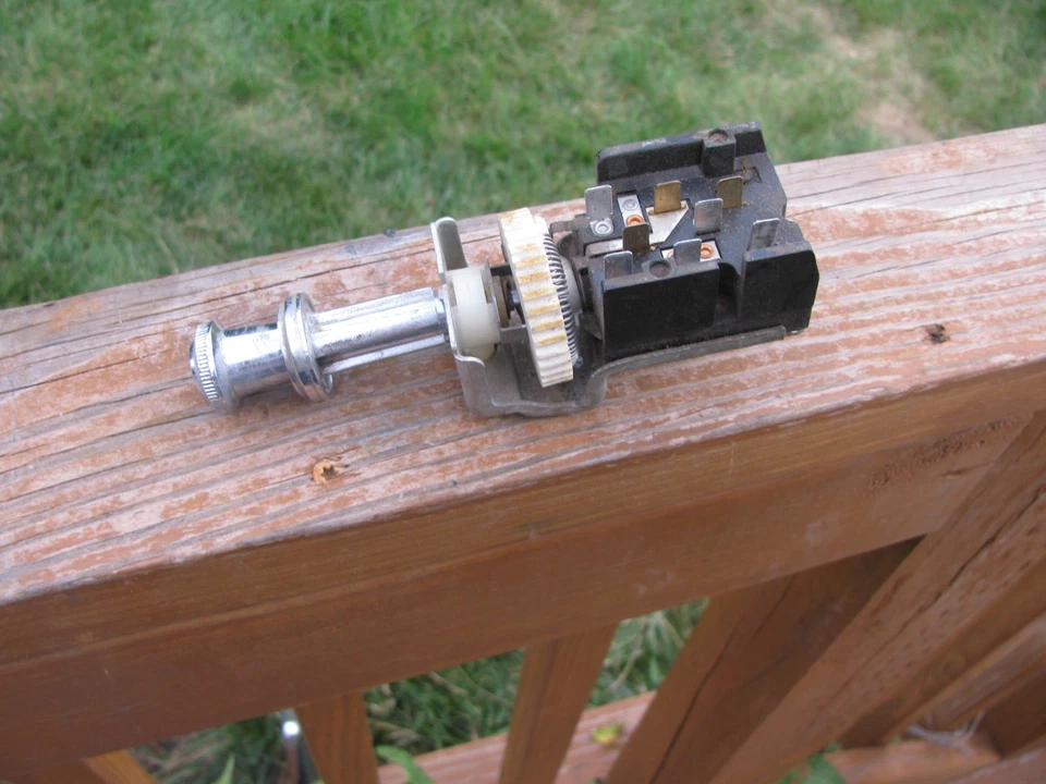 Ford Galaxie 500 1966 conjunto de interruptor de faro con bisel de perilla sin probar Foto 1 de 4