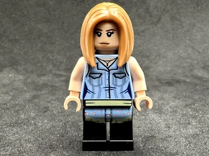 LEGO Ideas Rachel Green Minifigure Set 21319 - Picture 1 of 3