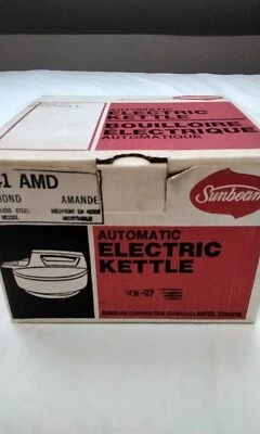 Hervidor eléctrico automático Sunbeam modelo K41 recipiente de acero inoxidable almendra Foto 1 de 4