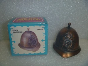 Antiker Miniatur-Bleistiftspitzer aus Bronze mit Druckguss - Helmglocke - Bild 1 von 6