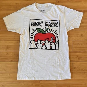 Official KEITH HARING Foundation T-shirt M New York Big Apple Dancing Graffiti - Picture 1 of 8