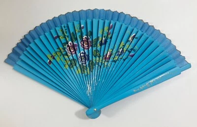 Abanico plegable de plástico floral azul Foto 1 de 4