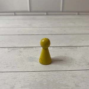 1987 Masterpiece The Art Auction Game Replacement Wood Mover Pawn Token Yellow - Picture 1 of 1