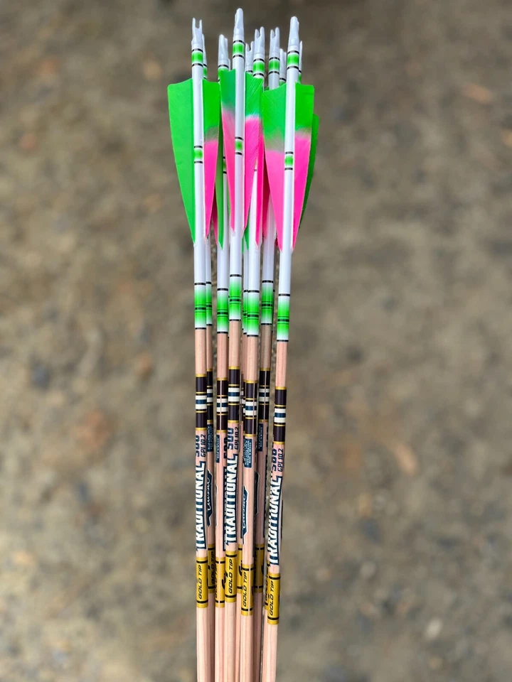 Gold Tip Traditional Classic 500 Arrows w/4" Feathers - 1 dz - Image 1 of 1