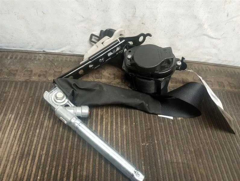 2017-2019 Nissan Rogue Sport Front LH Driver Seat Belt Retractor Black OEM - Imagem 1 de 1