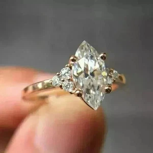 Anillo de compromiso con punta de moissanita marquesa D/VVS1 1,70 quilates chapado en oro amarillo de 14 quilates - Imagen 1 de 10