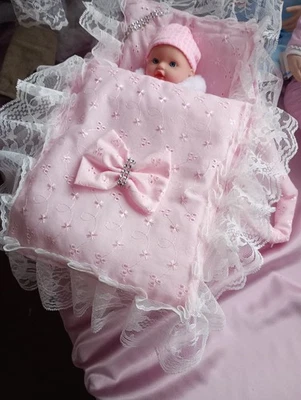 REBORN BABY DOLLS BEARS CARRY COT, CARRIER CRIB  "WITH 8"DOLLY" - Image 1 of 3
