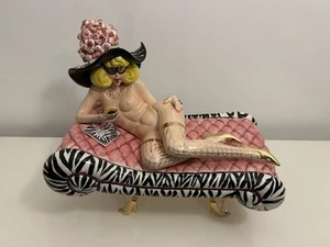SWAK Lynda Corneille Figur Collectibles "Gertie on Sofa" Figur - Bild 1 von 17