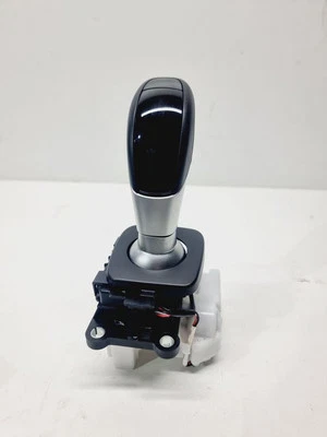 Alfa Romeo Giulia Quadrifoglio 2018 selector de marchas palanca de cambios 156132597 156139090 Foto 1 de 4