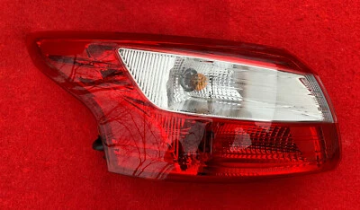 Nuevo Ford OEM 12-14 Ford Focus Sedán LADO IZQUIERDO/DEL CONDUCTOR LÁMPARA TRASERA EXTERIOR DM5Z13405E Foto 1 de 4